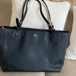 TORY BURCH AUTHENTIC LARGE BLACK TOTE. DAMAGED HANDLES